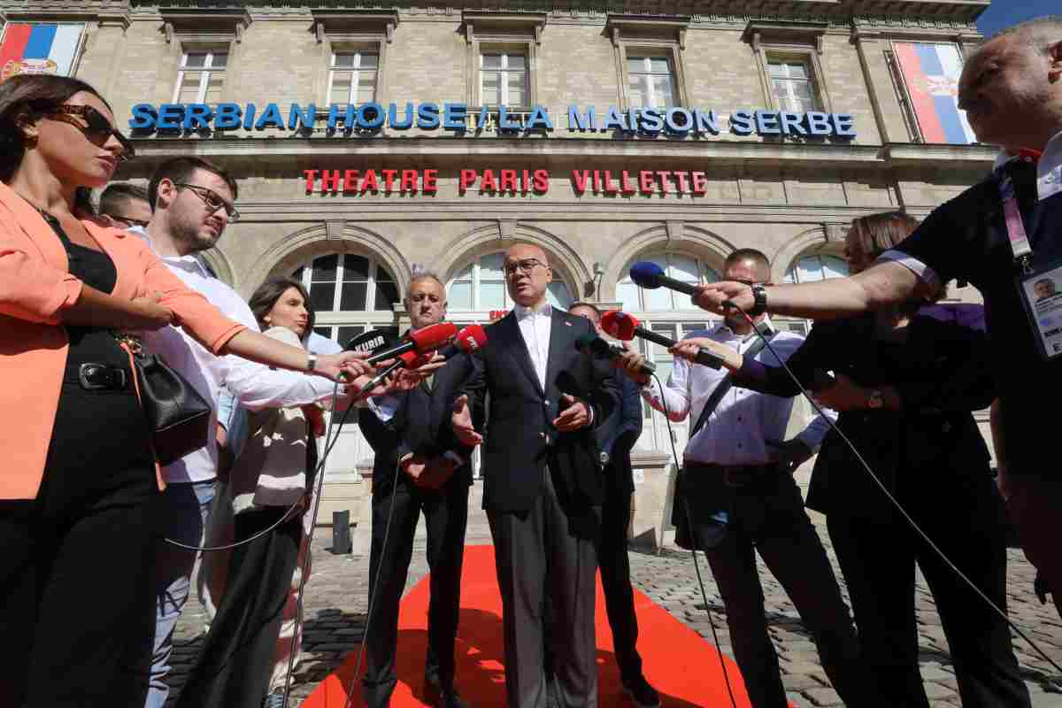 Vučević attends ceremonial closing of Serbian House in Paris