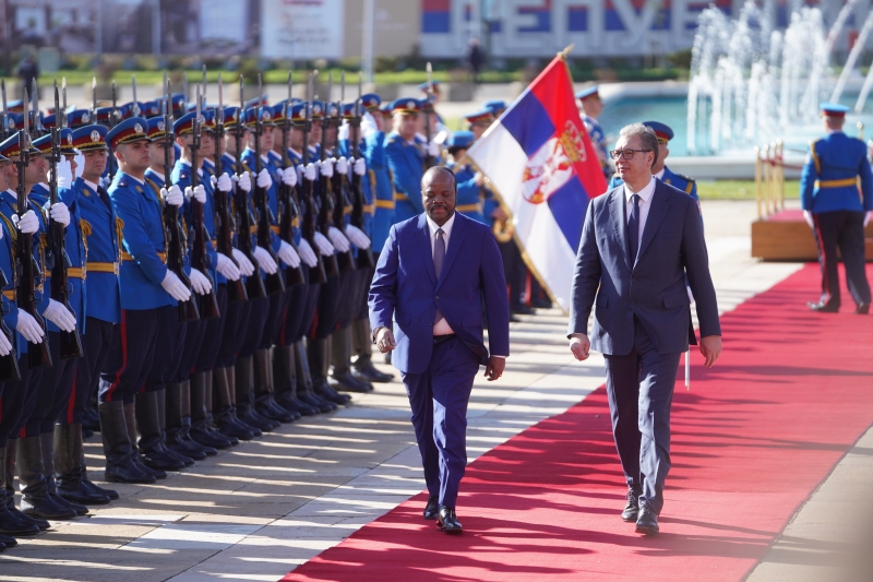 King of Eswatini welcomed in front of Palace of Serbia