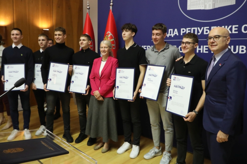 Vučević hands recognitions to students awarded at international competitions