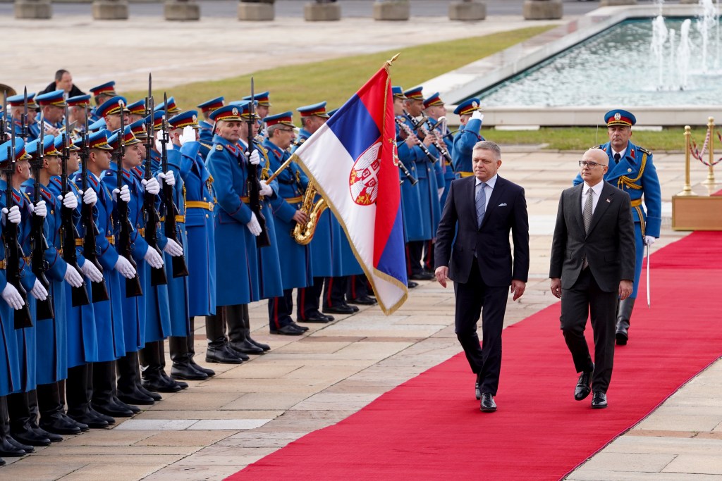 Vučević welcomes Prime Minister of Slovakia in front of Palace of Serbia