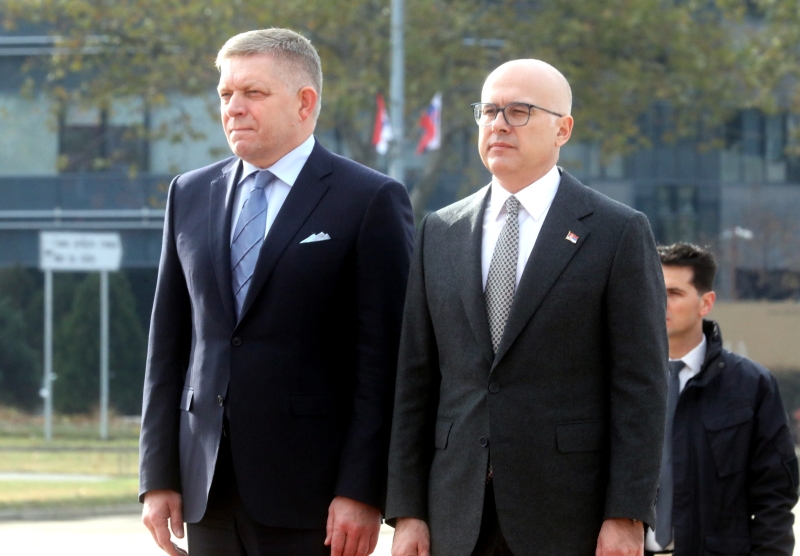 Vučević welcomes Prime Minister of Slovakia in front of Palace of Serbia