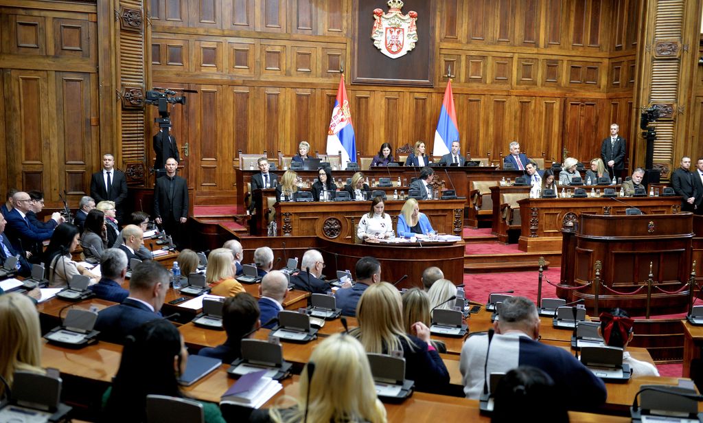 Parliament adopts amendments to Law on Higher Education