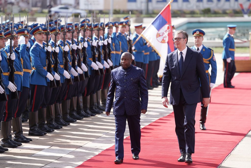 Vučić welcomes President of Burundi in front of Palace of Serbia