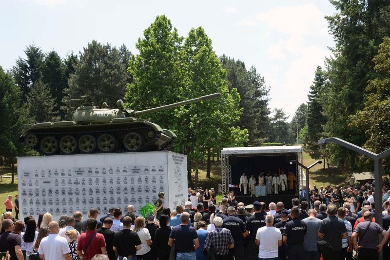 Oткривено спомен обележје погинулим припадницима војске и полиције