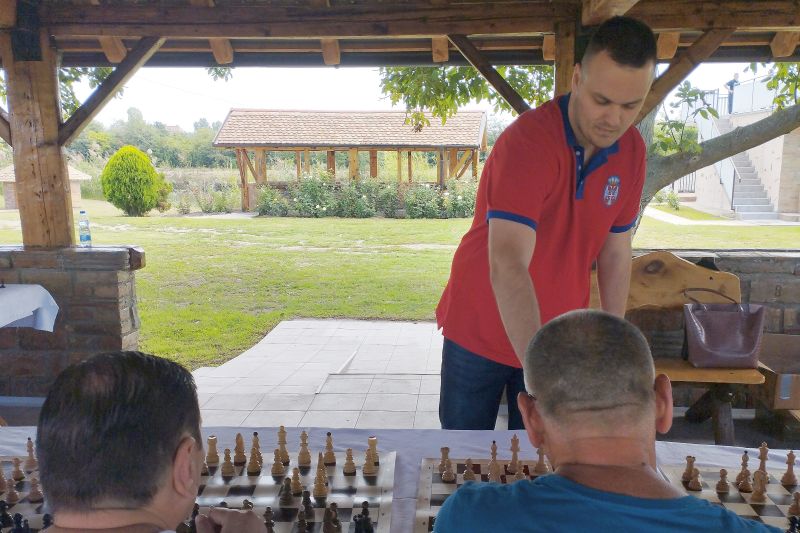 Осуђеници из КПЗ Београд играли шах са велемајстором Александром Инђићем