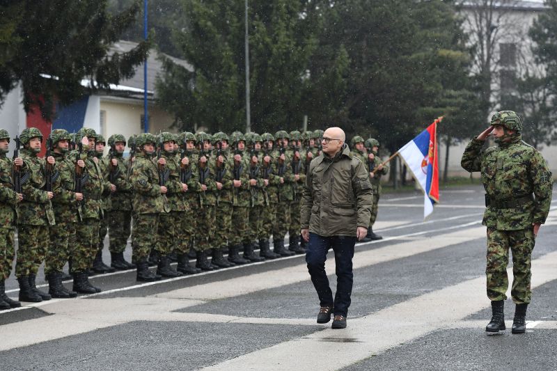 Вучевић обишао Трећу бригаду копнене војске и Мешовиту артиљеријску бригаду