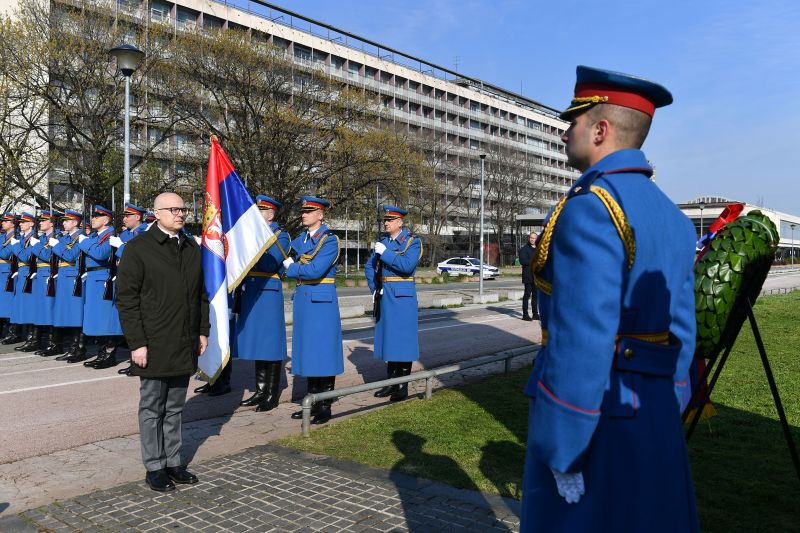 Вучевић положио венац на Споменик пилотима браниоцима Београда