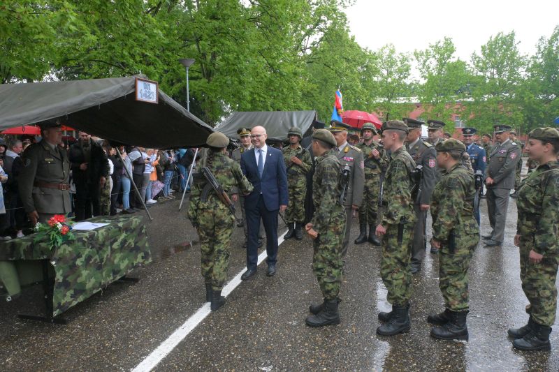 Вучевић присуствовао полагању заклетве војника у Ваљеву