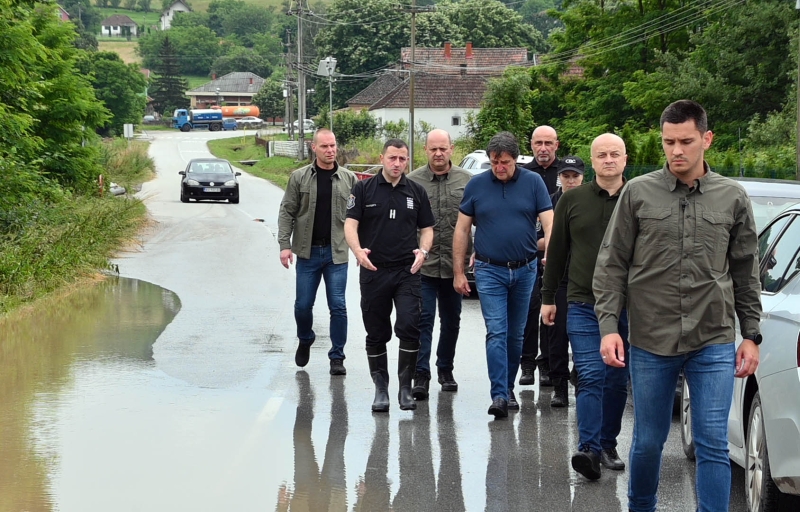 Гашић обишао поплављено место Јунковац у општини Лазаревац