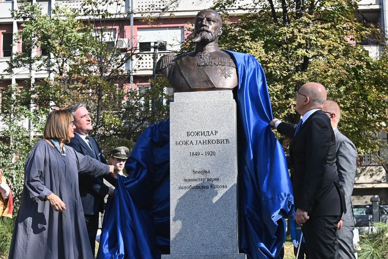 Откривен споменик генералу Божидару Божи Јанковићу