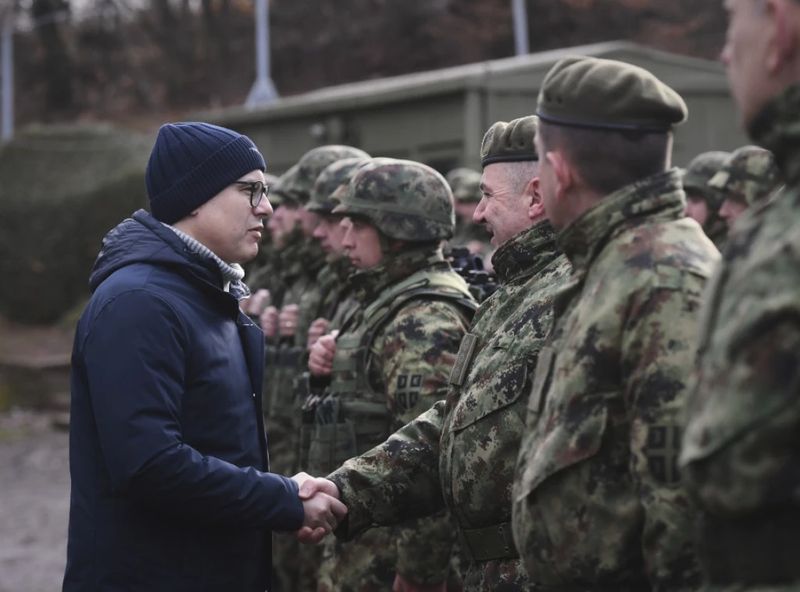 Вучевић обишао припаднике ВС у Копненој зони безбедности