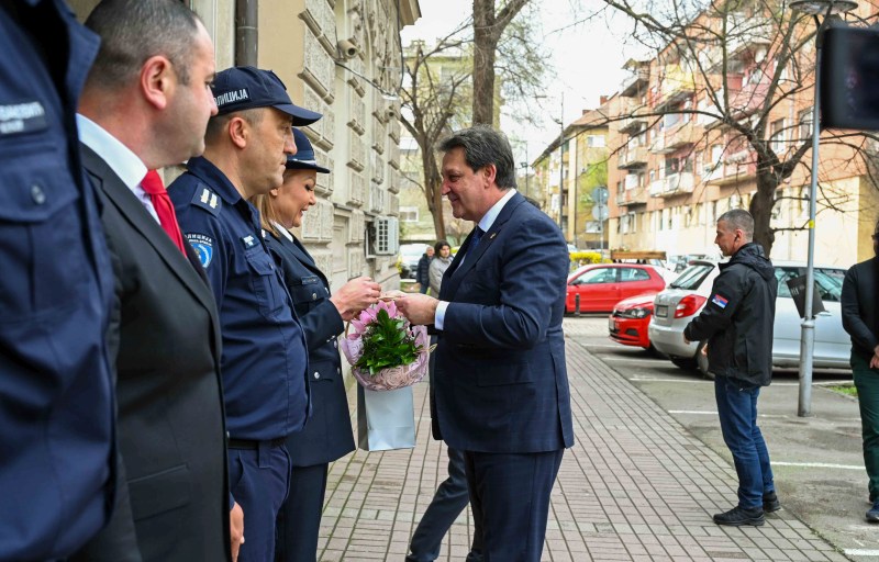 Гашић посетио ПУ у Смедереву поводом 8. марта