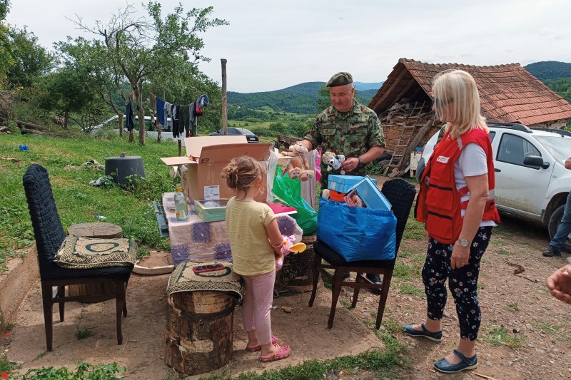 Помоћ Војске Србије мештанима удаљених планинских села