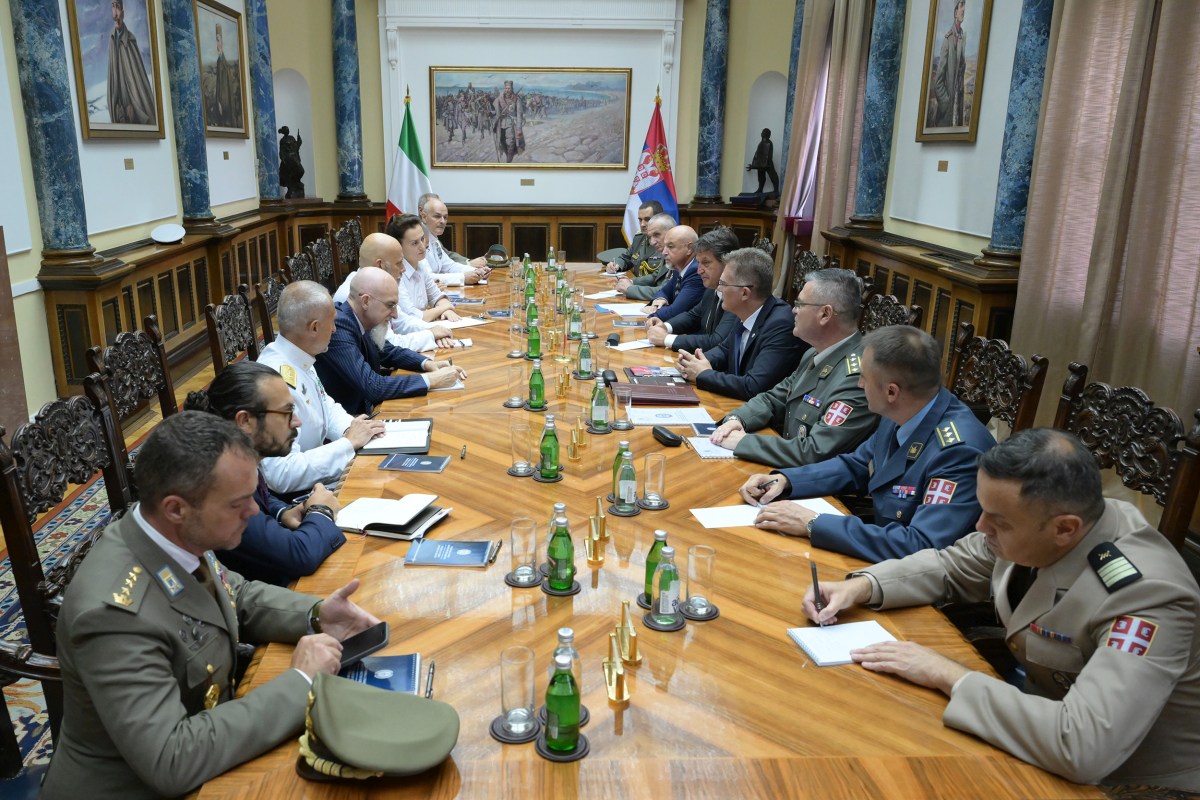 Србија поклања посебну пажњу унапређењу војно-економске сарадње са Италијом