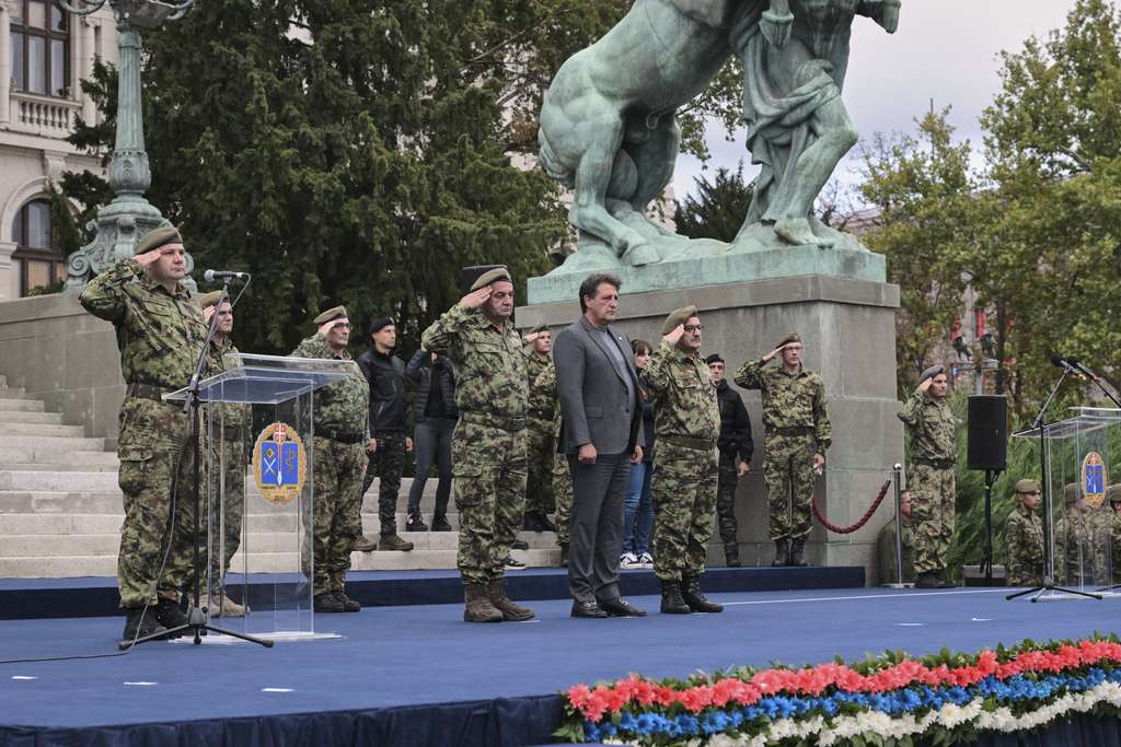 Гашић присуствовао генералној проби промоције најмлађих официра