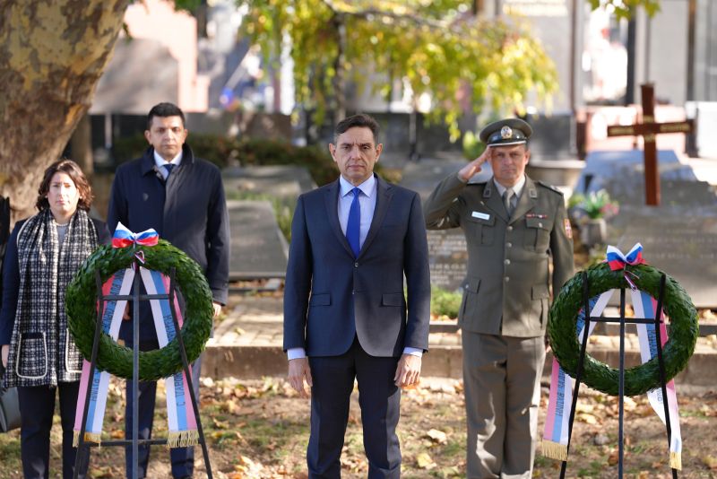 Вулин положио венце на спомен-обележја Слободану Пенезићу и Светолику Лазаревићу