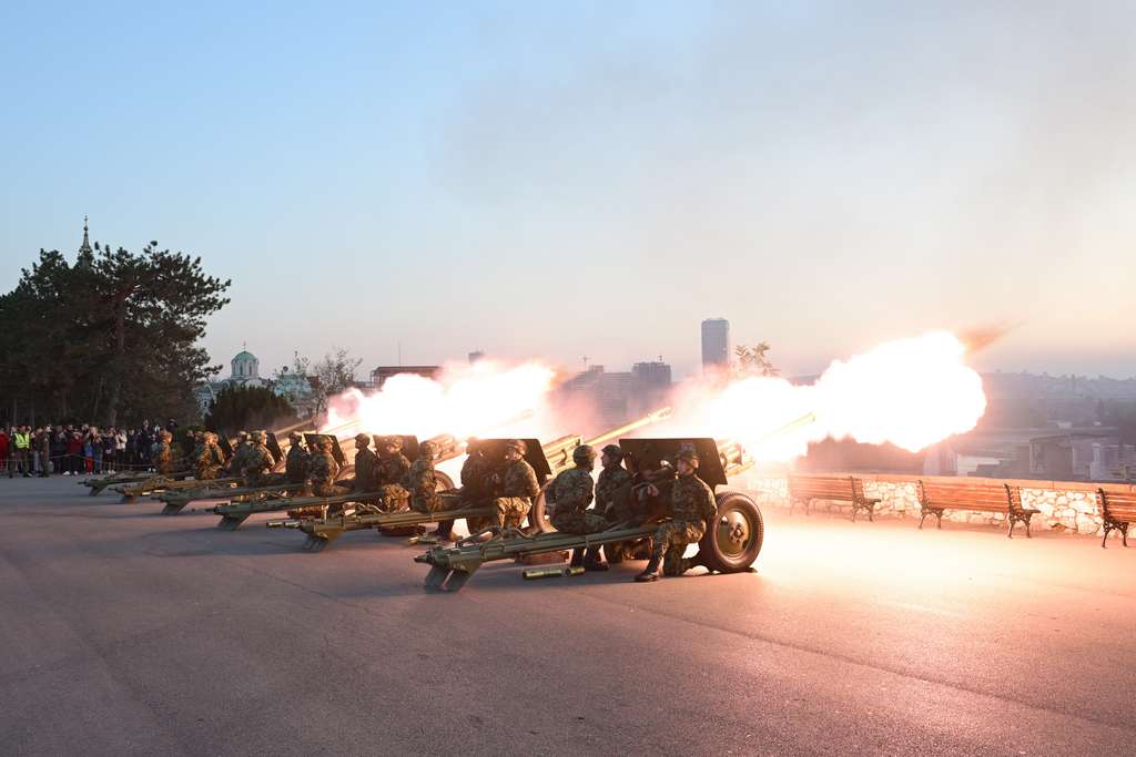 Почасна артиљеријска паљба поводом Дана примирја у Првом светском рату