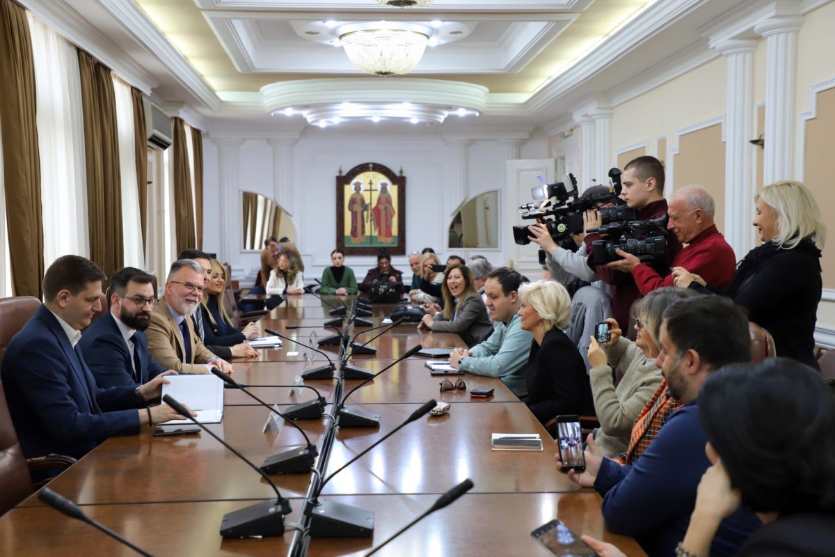 Промовисање отвореног дијалога и унапређења медијског амбијента