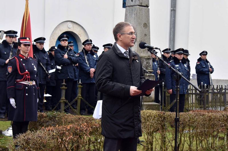 Влада води битку за стабилну и снажну Србију