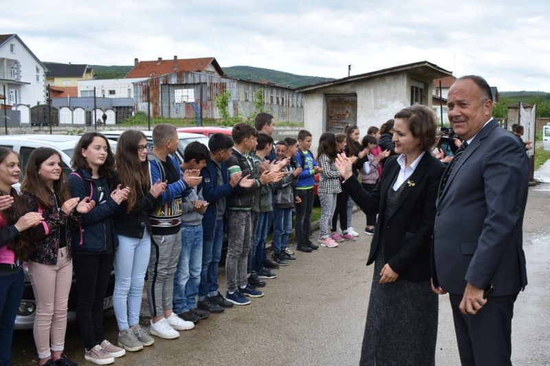 Омогућити Србима у Албанији образовање на матерњем језику